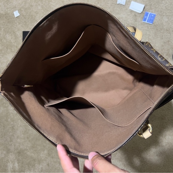 Authentic LV bag bought in Paris…selling for 650$…free shipping anywhere in US.. - Picture 5 of 5